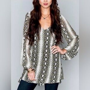 Women's Show Me Your Mumu Donna Michelle Tunic Blouse‎ Python Snake Print Medium